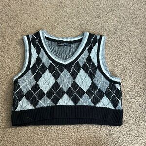 SHEIN V-Neck Black and Gray Argyle Sweater